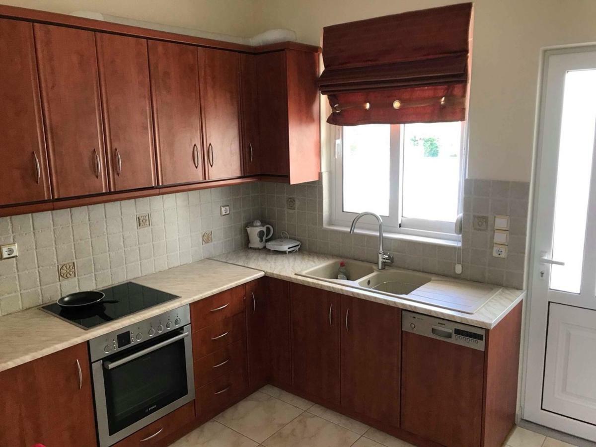 Amazing House In Kiato Near The Beach Ngoại thất bức ảnh